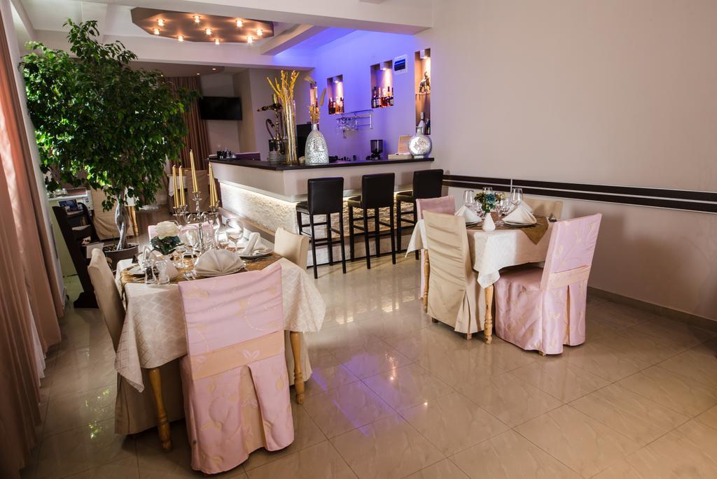 Hotel Ideal Podgorica Bagian luar foto