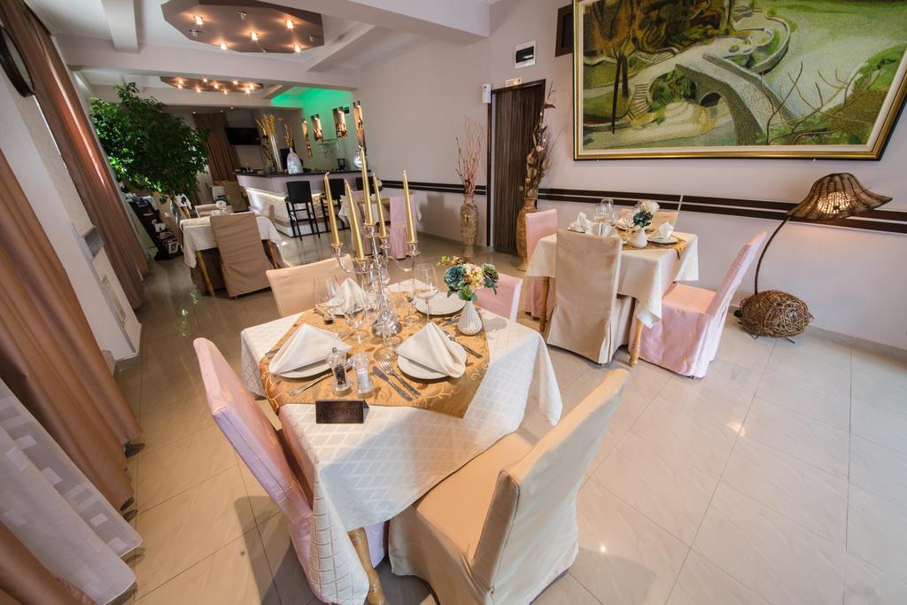 Hotel Ideal Podgorica Bagian luar foto