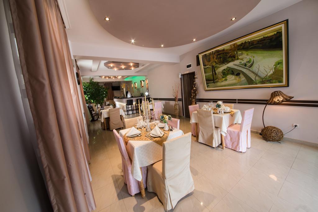 Hotel Ideal Podgorica Bagian luar foto