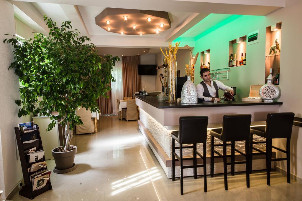 Hotel Ideal Podgorica Bagian luar foto