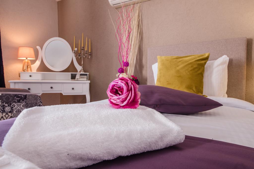 Hotel Ideal Podgorica Bagian luar foto