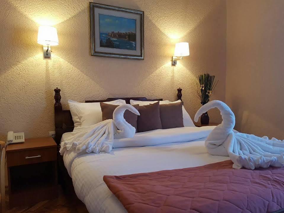 Hotel Ideal Podgorica Bagian luar foto