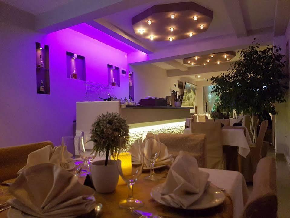 Hotel Ideal Podgorica Bagian luar foto