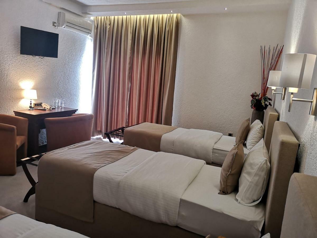 Hotel Ideal Podgorica Bagian luar foto