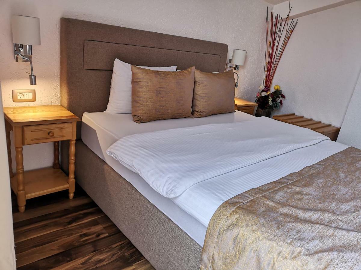 Hotel Ideal Podgorica Bagian luar foto