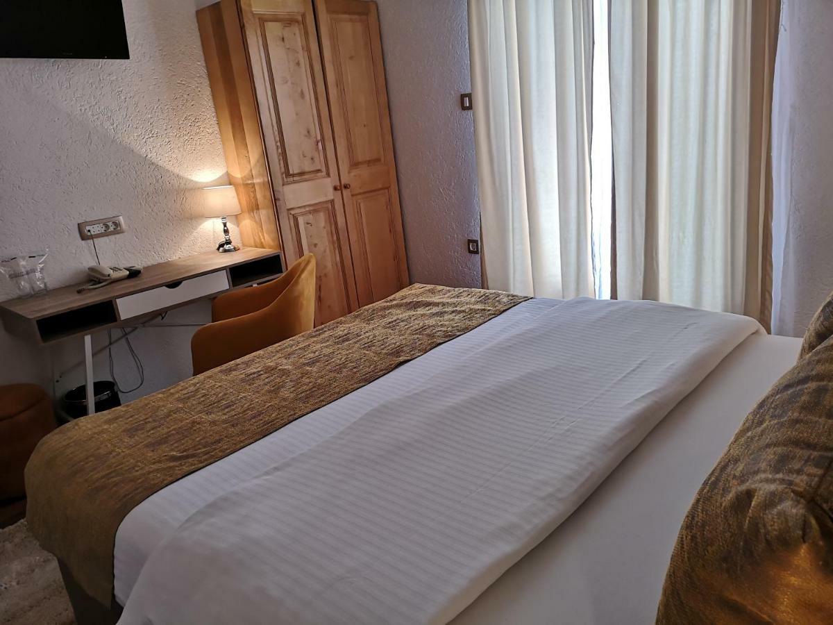 Hotel Ideal Podgorica Bagian luar foto