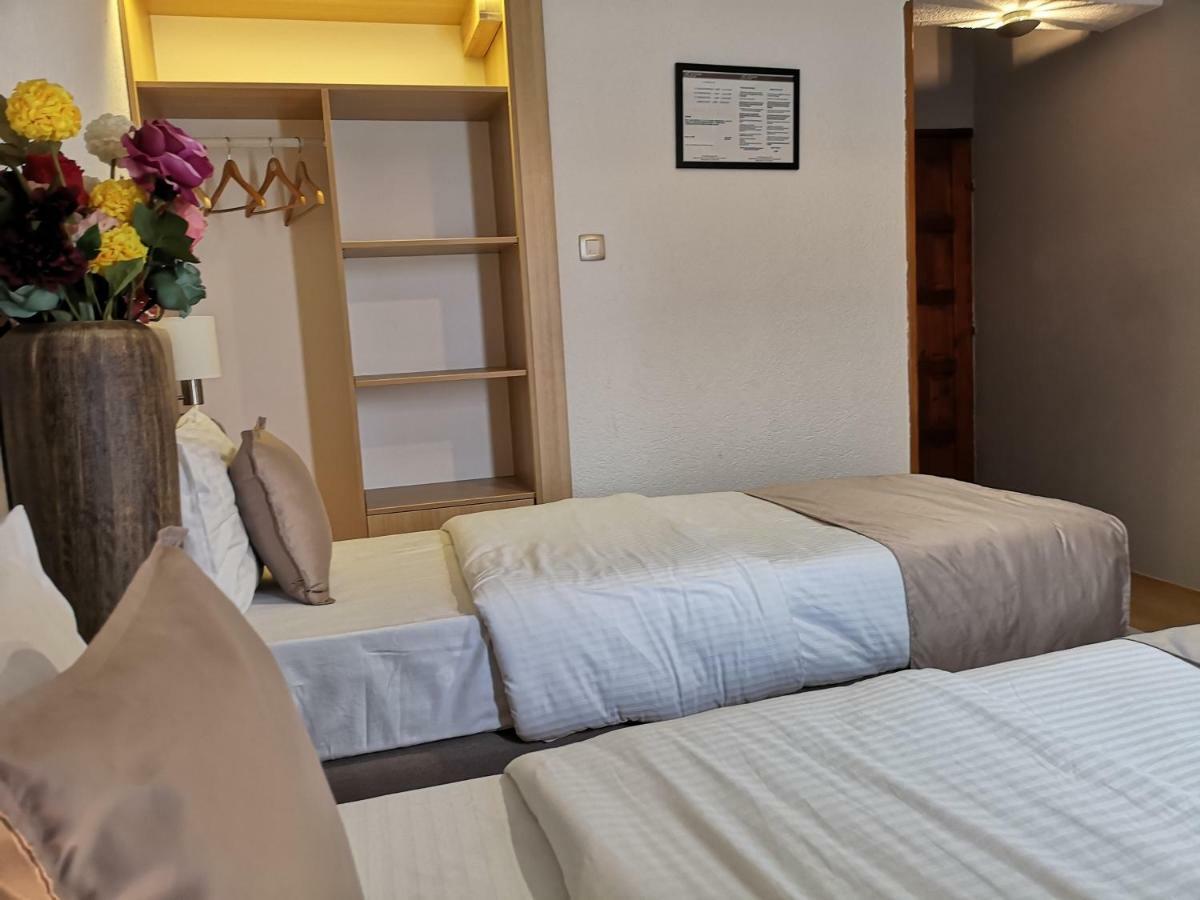 Hotel Ideal Podgorica Bagian luar foto