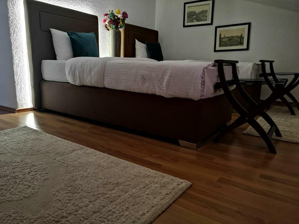 Hotel Ideal Podgorica Bagian luar foto