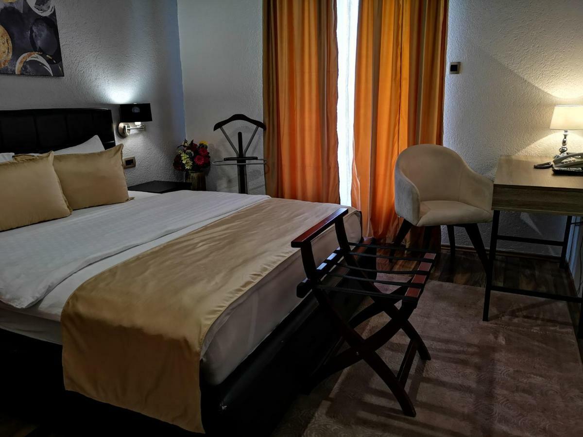 Hotel Ideal Podgorica Bagian luar foto