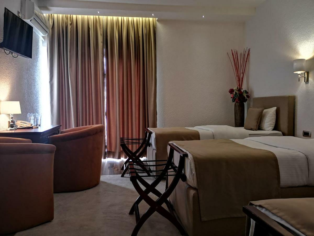Hotel Ideal Podgorica Bagian luar foto