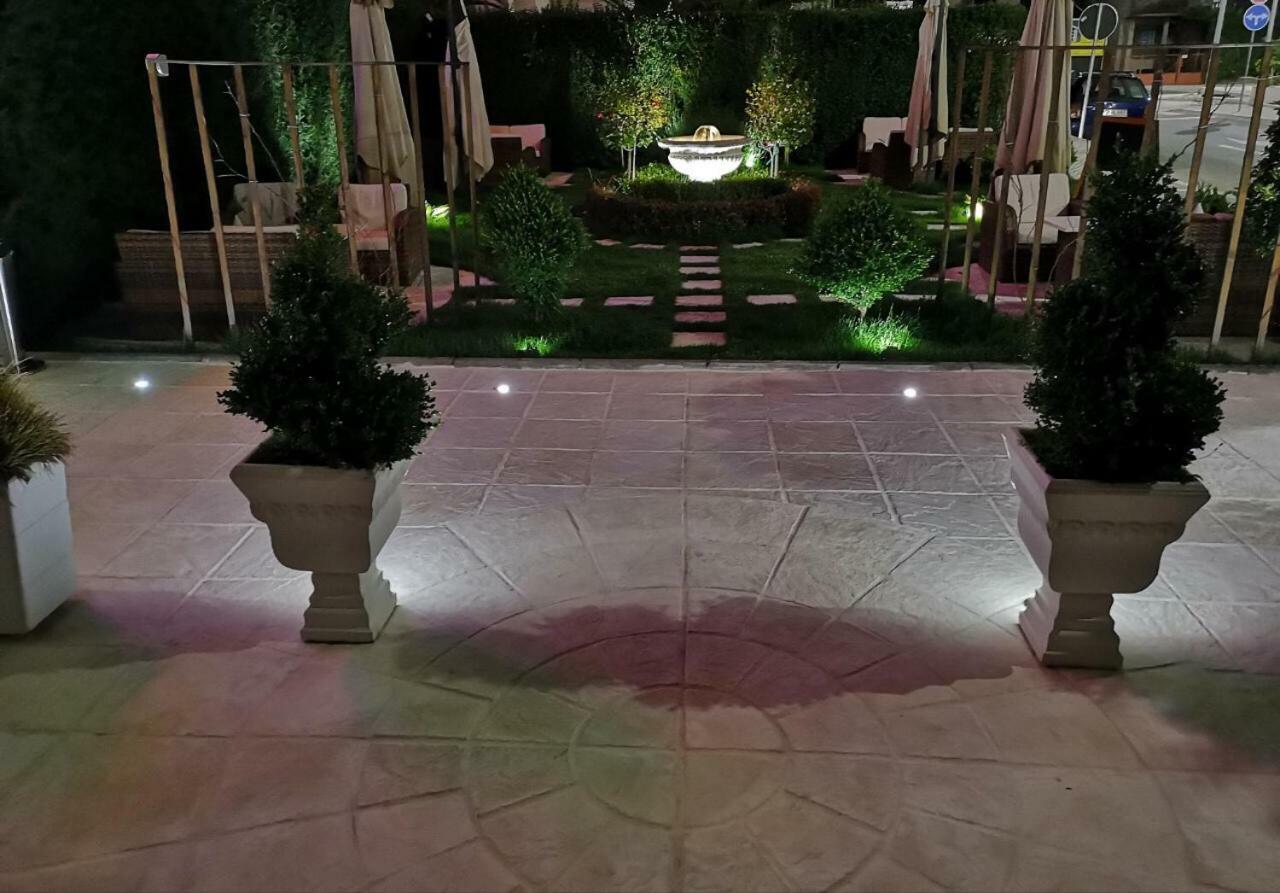Hotel Ideal Podgorica Bagian luar foto