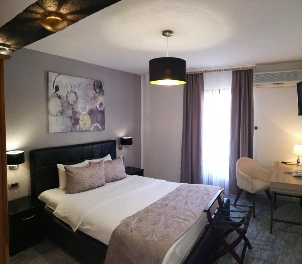 Hotel Ideal Podgorica Bagian luar foto