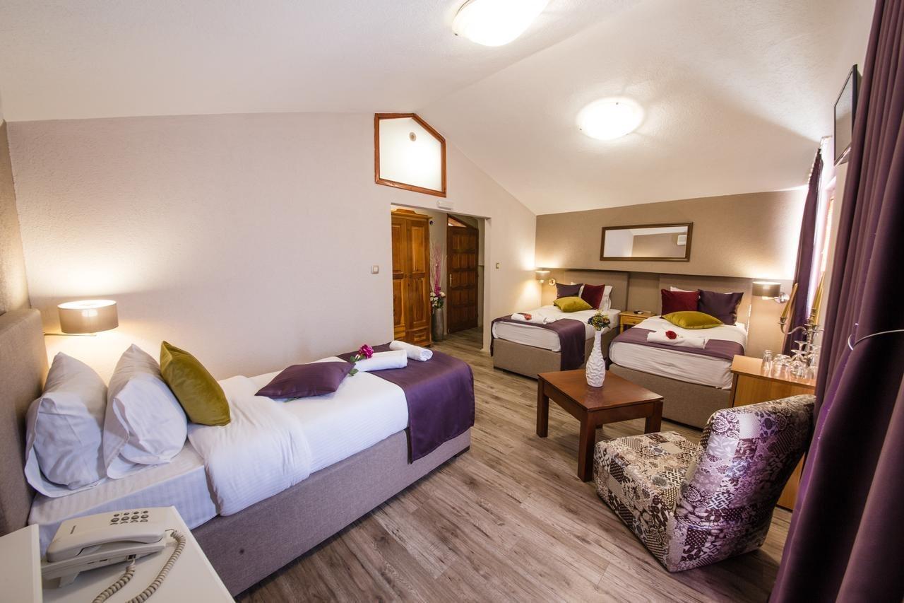 Hotel Ideal Podgorica Bagian luar foto